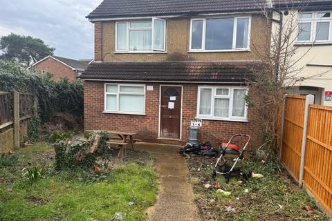 Flat 2, 100 Langley Road, Slough, SL3 7TB