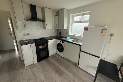 Flat 2, 100 Langley Road, Slough, SL3 7TB