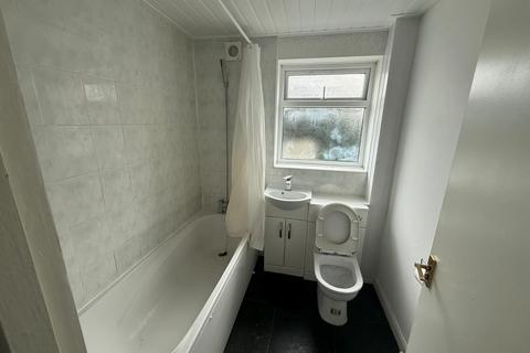 Flat 2, 100 Langley Road, Slough, SL3 7TB