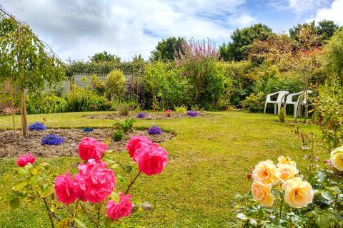 2 bedroom detached bungalow for sale, Greenlydd Close, Niton