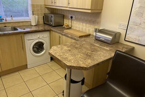 2 bedroom apartment to rent, Beechfield Close, Sale, M33 4EH