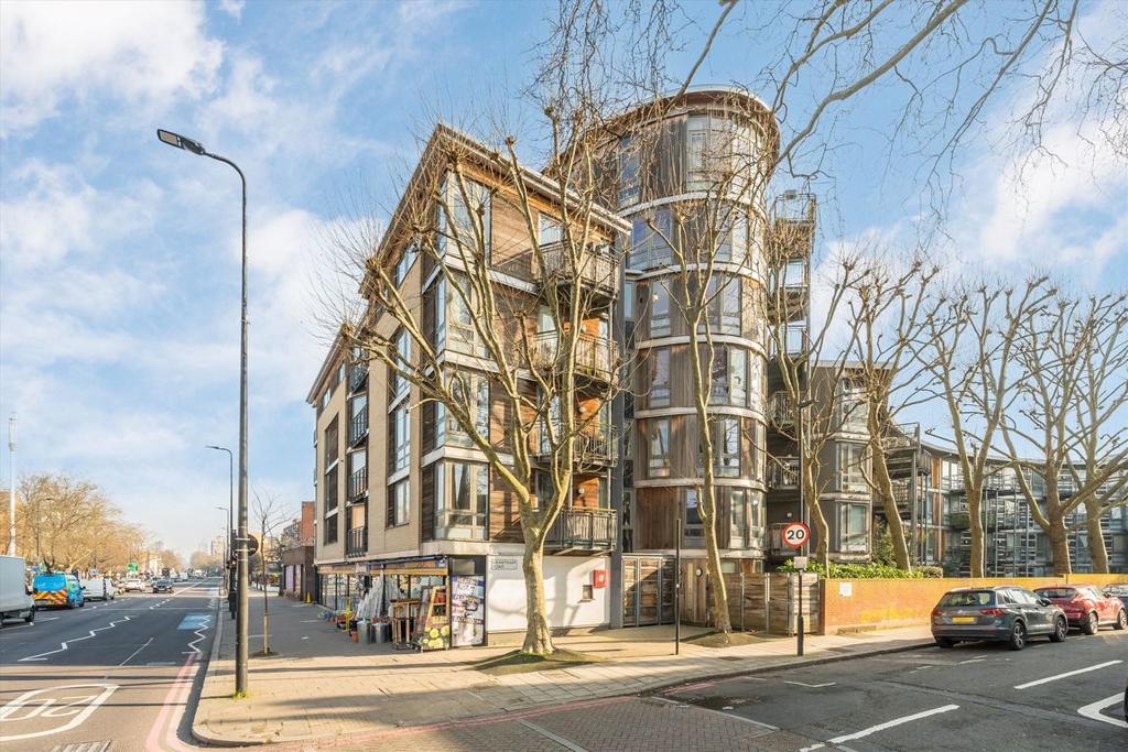 Clapham Road, London SW9 2 bed flat - £500,000