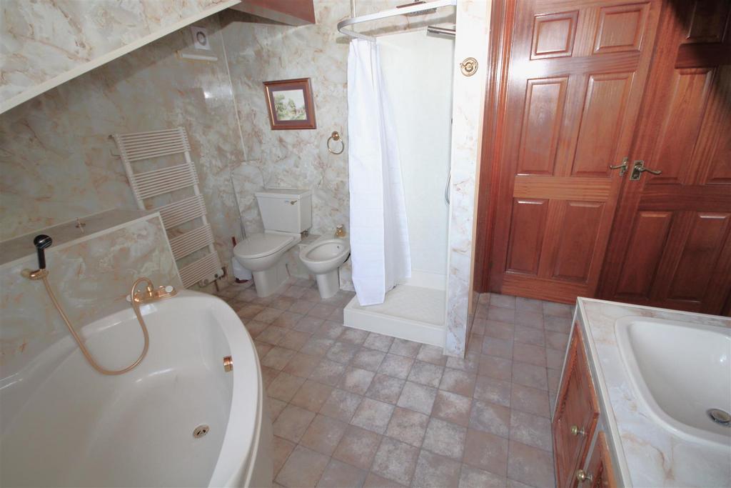 Jack n' Jill Bathroom