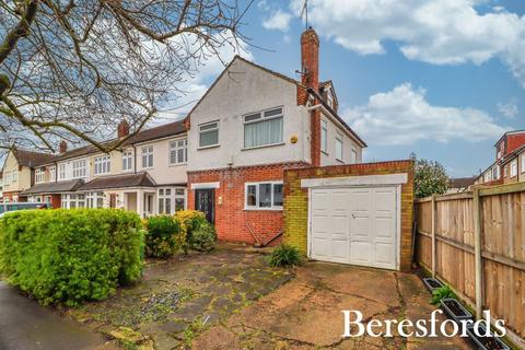 4 bedroom end of terrace house for sale, Clyde Crescent, Upminster, RM14