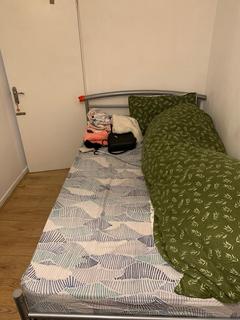 1 bedroom in a house share to rent, Mile End Road, London E3