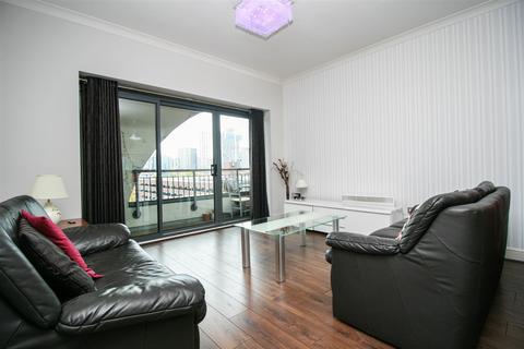 3 bedroom apartment to rent, Broadway Plaza, 220 Ladywood Middleway