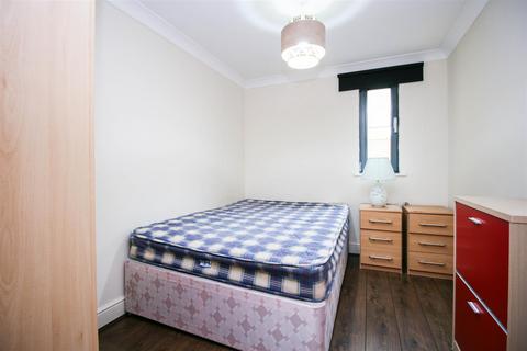 3 bedroom apartment to rent, Broadway Plaza, 220 Ladywood Middleway