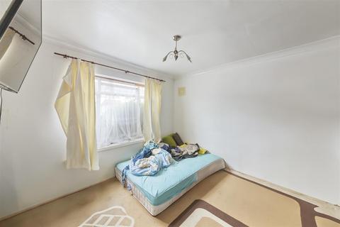 3 bedroom terraced house for sale, Canterbury Road, Feltham TW13