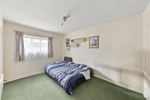 3 bedroom terraced house for sale, Canterbury Road, Feltham TW13