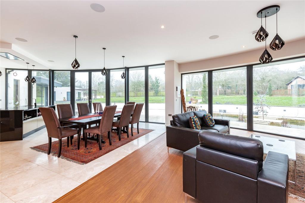 Kitchen / Dining