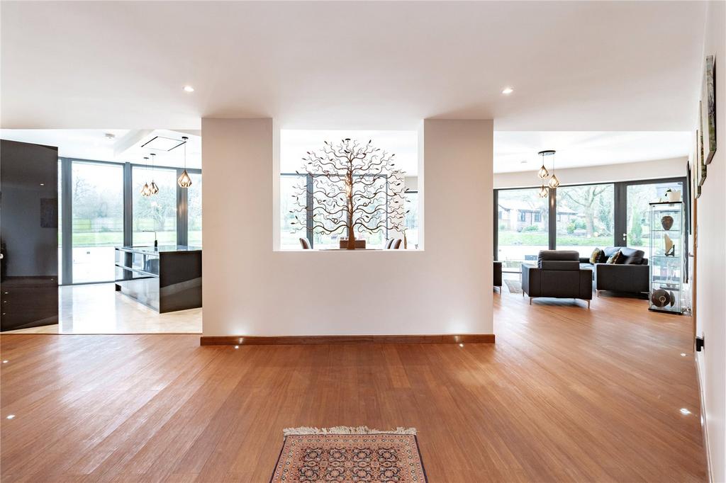 Kitchen / Dining
