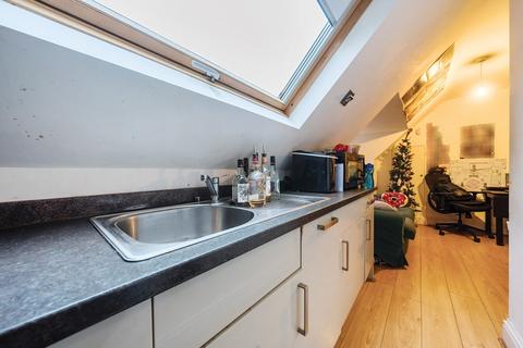 1 bedroom penthouse for sale, Dene Road, Guildford, Surrey, GU1