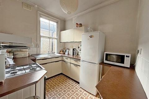 3 bedroom flat for sale, Carlyle Road, Ealing W5