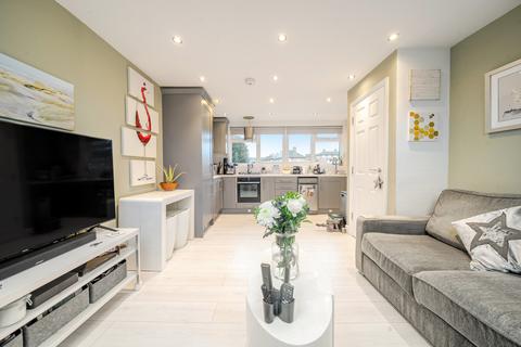 3 bedroom apartment for sale, The Heights, Northolt