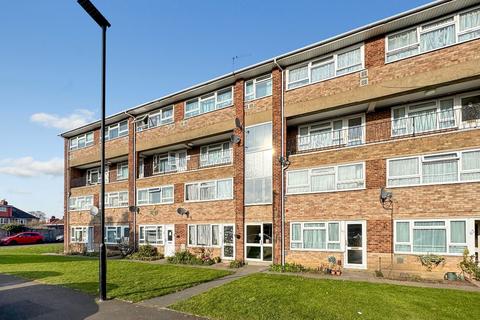 3 bedroom flat for sale, Hounslow TW4