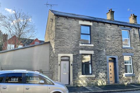 3 bedroom end of terrace house for sale, Hollincross Lane, Glossop