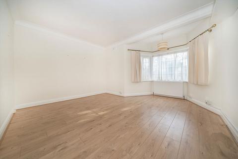 3 bedroom flat to rent, Great West Road, Hounslow TW5