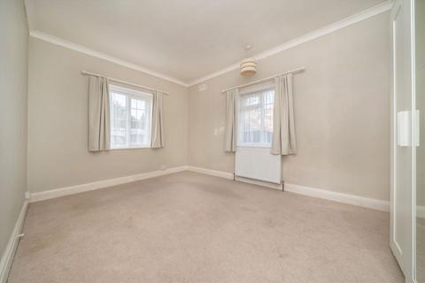 3 bedroom flat to rent, Great West Road, Hounslow TW5