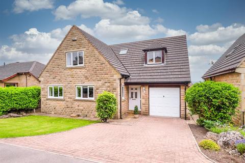 3 bedroom detached house to rent, Norcross Avenue, Huddersfield, HD3