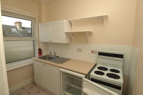 Studio to rent, 82 MILL HILL ROAD