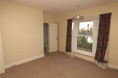 Studio to rent, 82 MILL HILL ROAD