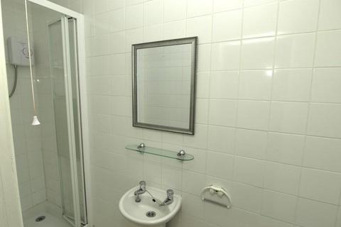 Studio to rent, 82 MILL HILL ROAD