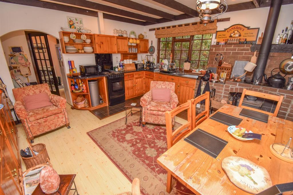 KITCHEN-DINER-2.jpg