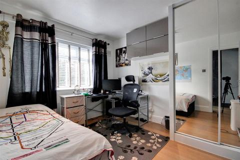 5 Mortimer Avenue, Anlaby, Hull, HU10 6UR