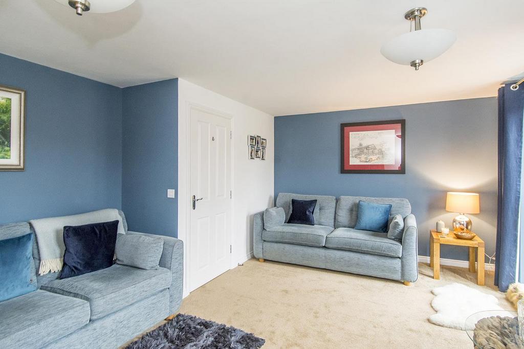 (First Floor Lounge / Bedroom Two Photo Two)