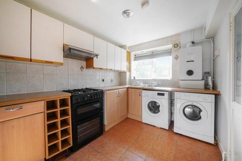 2 bedroom flat for sale, Saxby Road, London, SW2