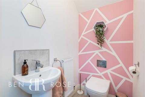 18 Swift Drive, Farington, Leyland, PR25 3DG