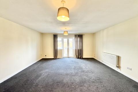 2 bedroom maisonette to rent, Hunters Way, Halton