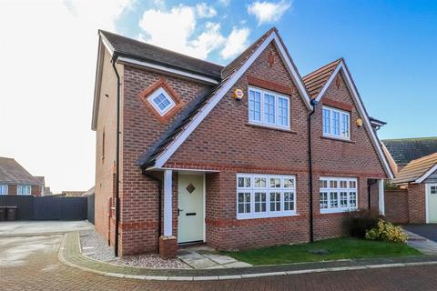 3 bedroom semi-detached house to rent, Malvern Court, Wakefield WF1