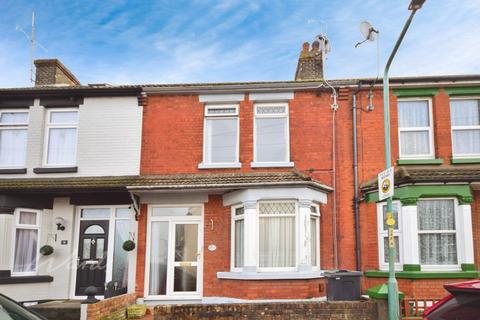 3 bedroom terraced house to rent, Junction Road Gillingham ME7