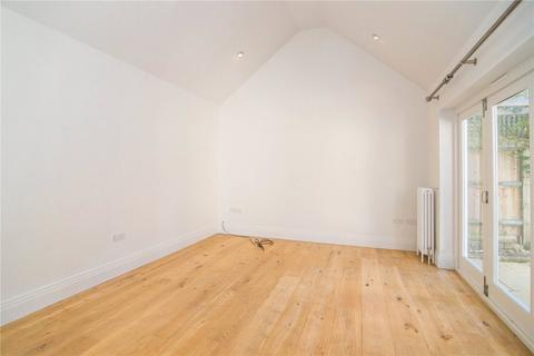 1 bedroom bungalow to rent, Ferry Road, Twickenham