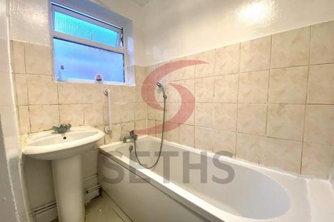 3 bedroom terraced house to rent, Bardolph Street, Leicester LE4