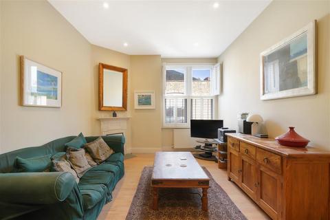 2 bedroom flat to rent, Prince of Wales Drive, SW11