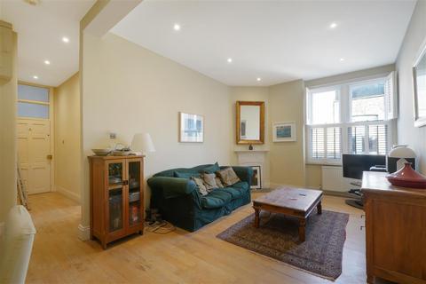 2 bedroom flat to rent, Prince of Wales Drive, SW11