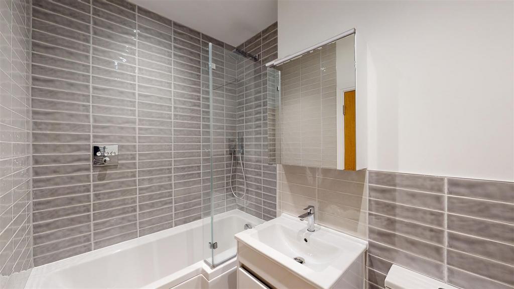 Radbrook Hall 21 Bathroom.jpg