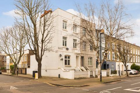 3 bedroom flat for sale, Axminster Road, London