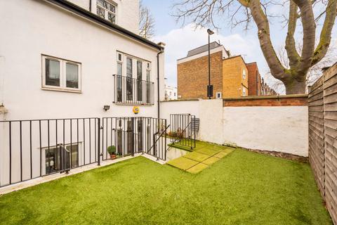 3 bedroom flat for sale, Axminster Road, London