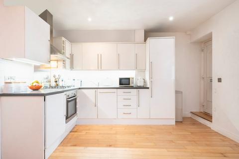 3 bedroom flat for sale, Axminster Road, London