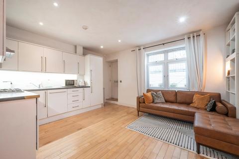 3 bedroom flat for sale, Axminster Road, London