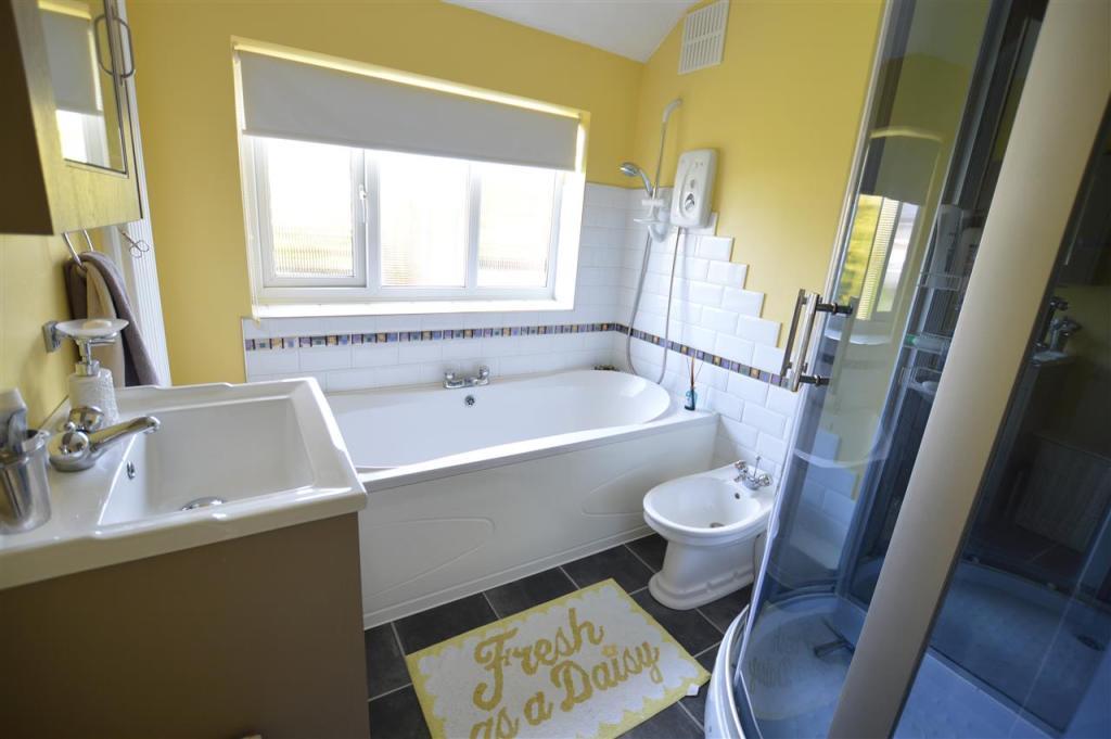 16 Crail Grove Bathroom.jpeg