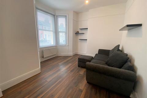 2 bedroom flat to rent, Western Road, Bexhill-On-Sea