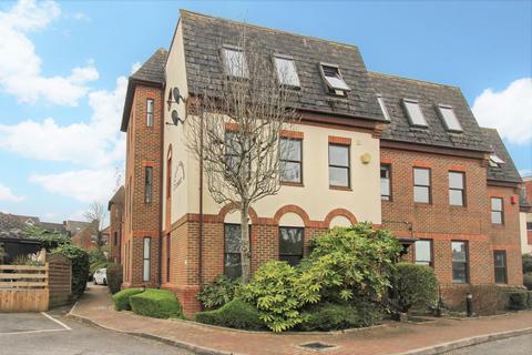 2 bedroom apartment to rent, Little London Court, Swindon SN1