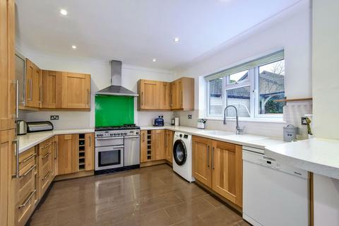 4 bedroom detached house for sale, Bucknalls Lane, Watford WD25