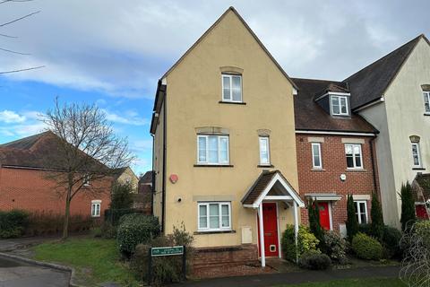 4 bedroom townhouse for sale, Fallows Road, Reading, RG7