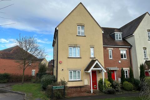 32 Fallows Road, Padworth, Reading, RG7 4GX