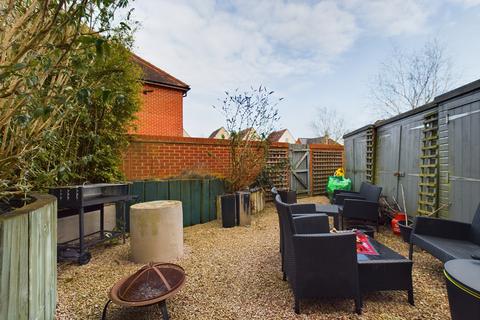 32 Fallows Road, Padworth, Reading, RG7 4GX